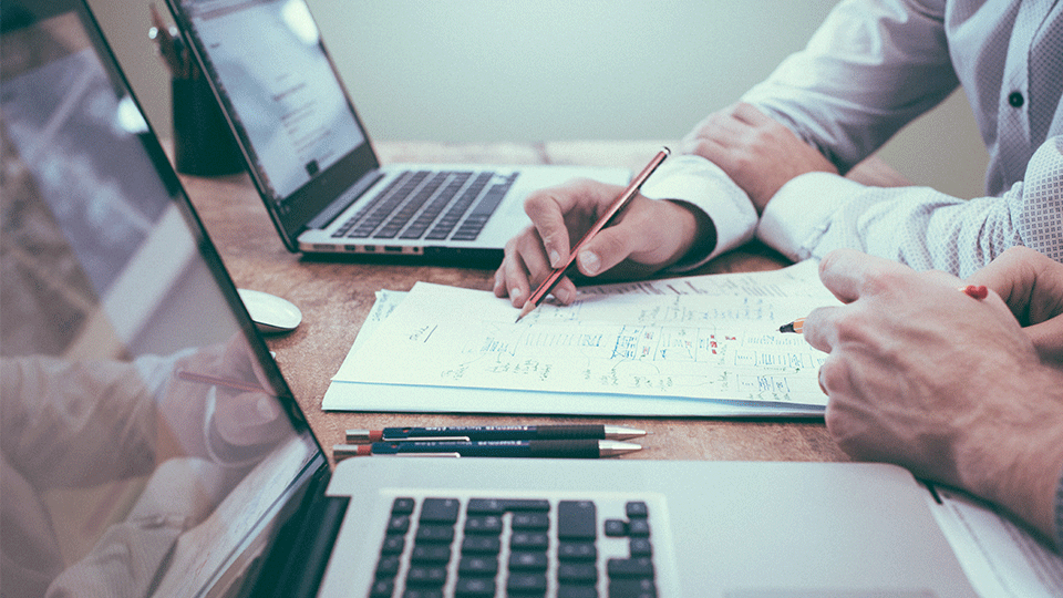 Is a Career in Transportation Logistics Right for You? Pros and Cons