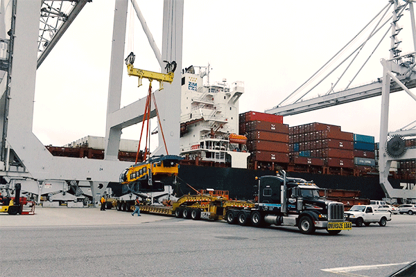 freight-forwarder-truck-at-port