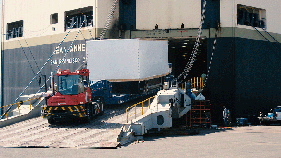 Mafi-trailer-moving-roro-freight-onto-ship
