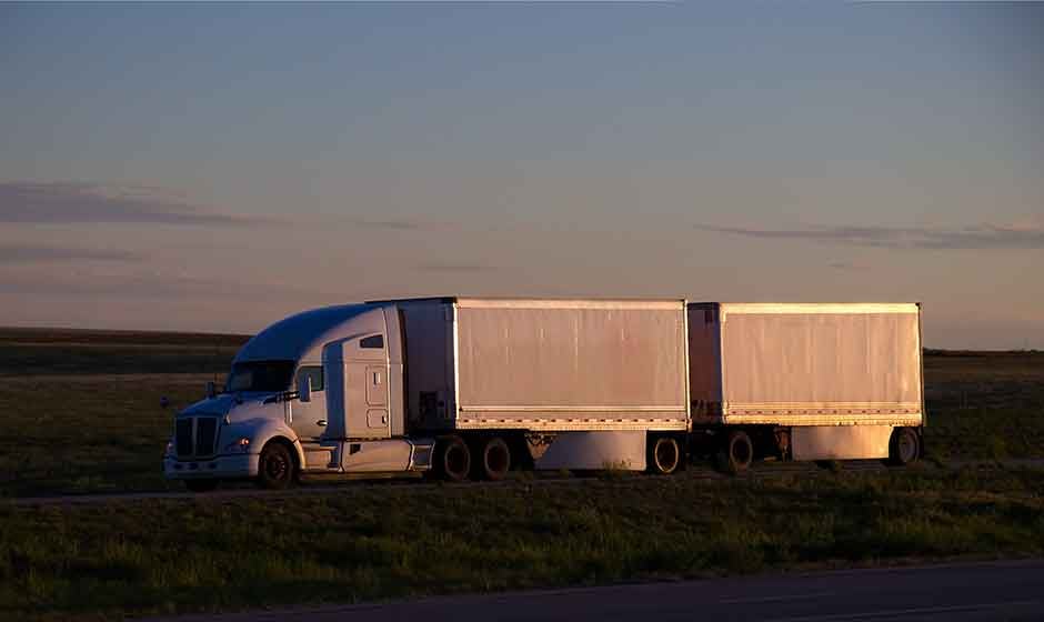 semi truck hauling two LTL dry van trailers