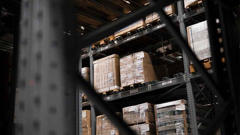 Pallets-shelved-in-commercial-warehouse