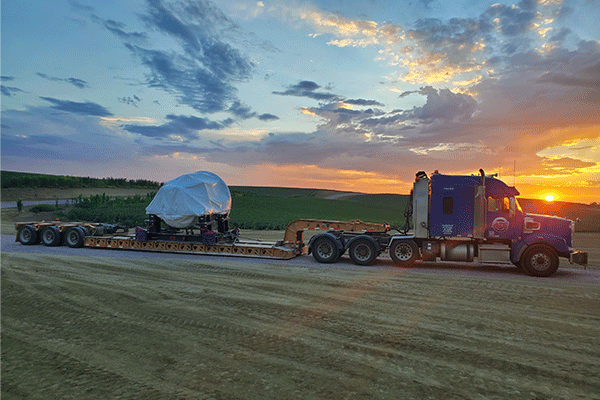 rgn-trailer-hauling-after-sundown