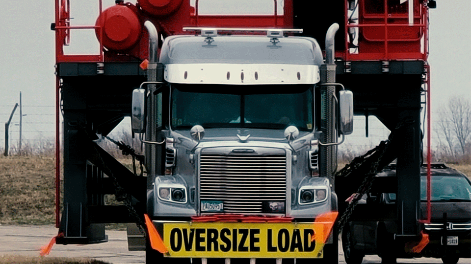 Oversized-Freight-Shipment-With-Escort-Vehicle
