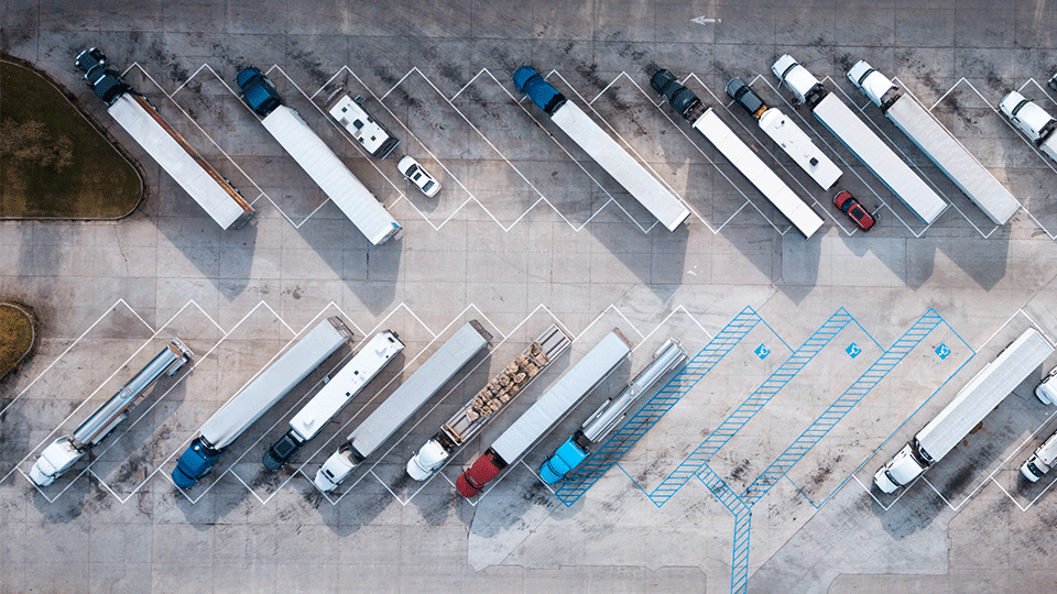 Dry-van-trailers-at-truck-stop-from-above