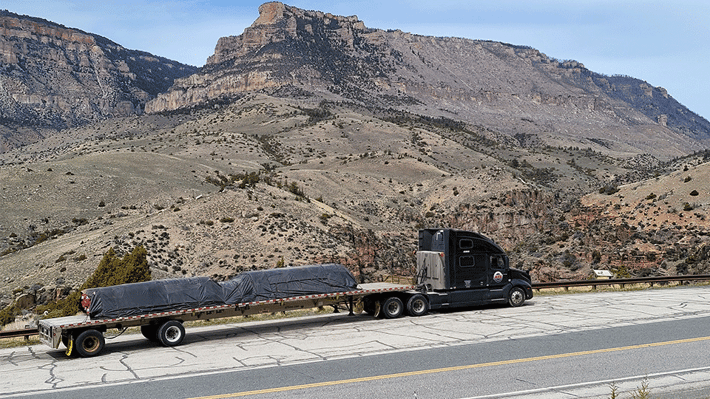 Spread-Axle-Flatbed-Trailer-on-Highway