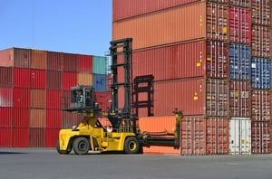 Toplifter Lifting Container in Export Zone