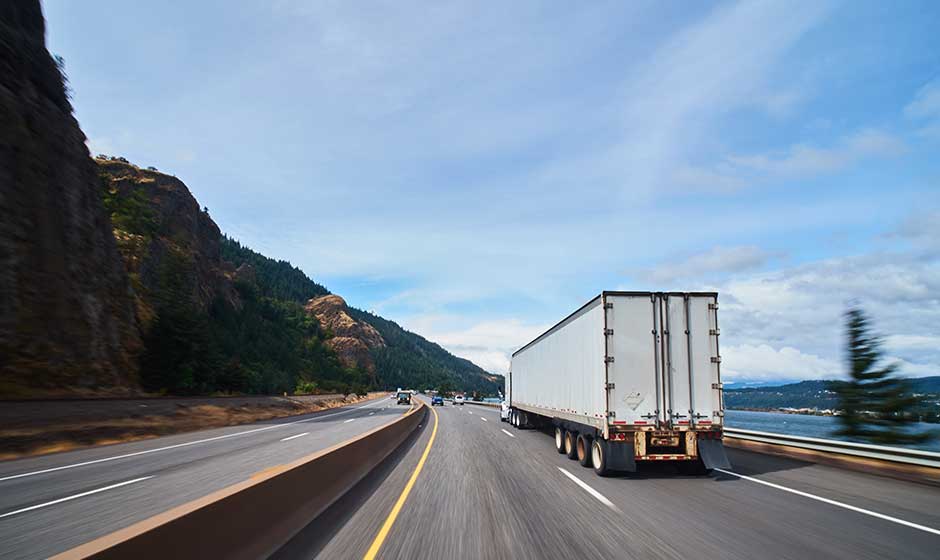White-53-foot-dry-van-divided-interstate